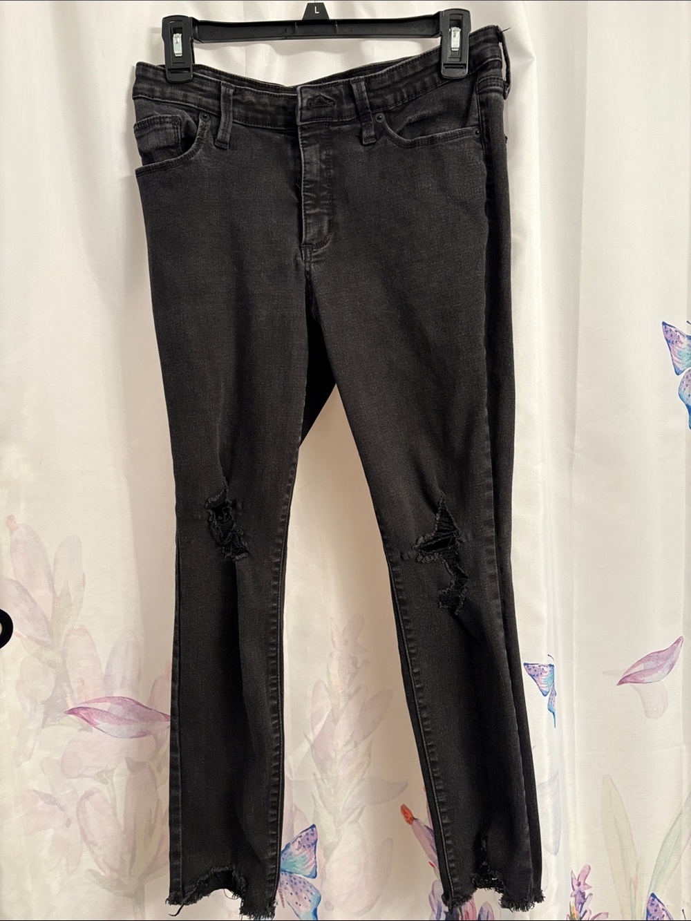 Size 10 women’s Universal Thread Black Distressed Skinny Jeans